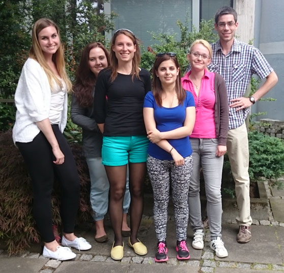 Die Sommerschülerinnen Barbora, Renata, Hana, Alena, Pavla und Tomas, der Begleiter der Gruppe.